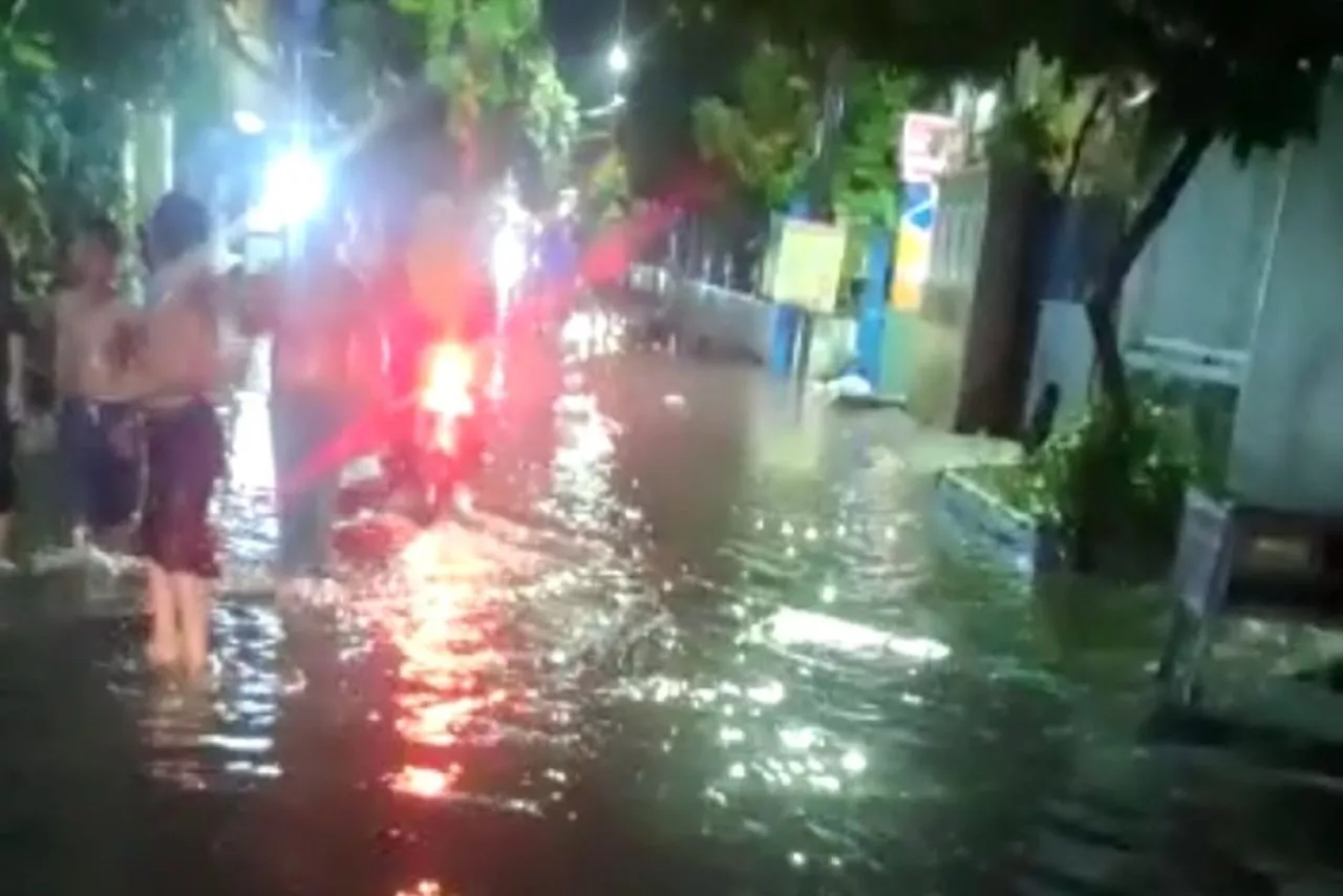 Hujan Sebentar, Surabaya Tetap Banjir Gaes