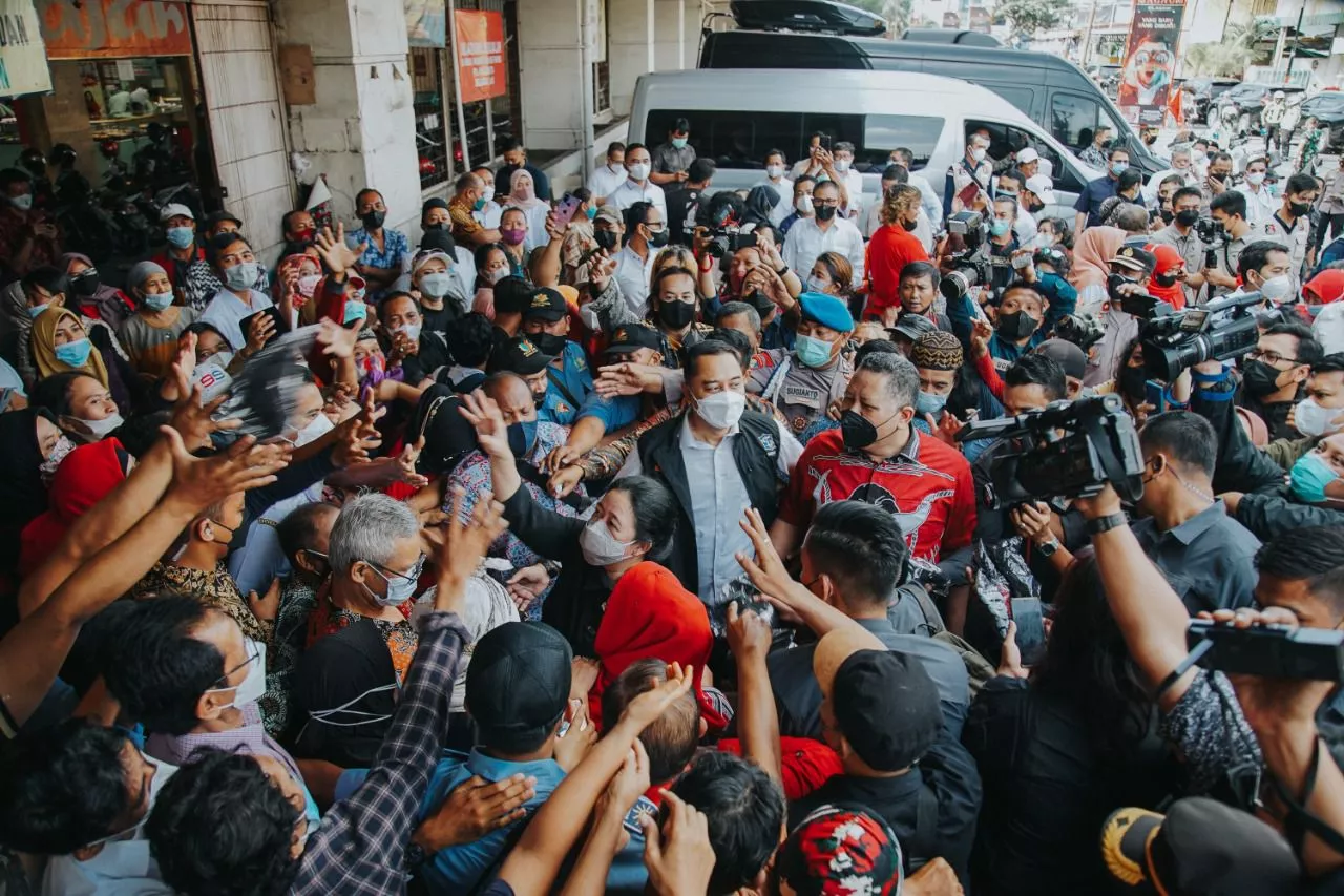 Kunjungi Pasar Tambahrejo, Puan Maharani Bantu Jualkan Tempe dan Borong Nogosari
