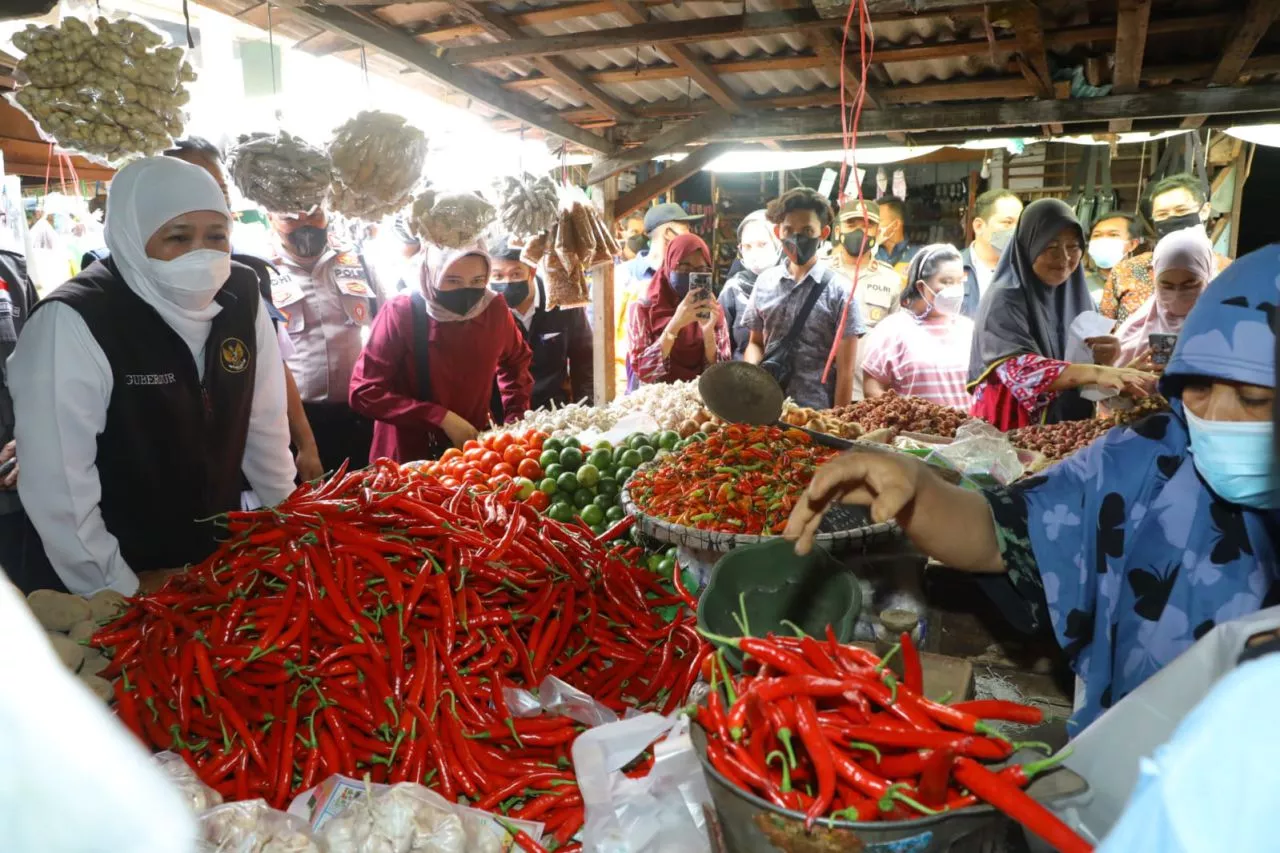 Gubernur Khofifah Pantau Harga Bahan Pokok di Pasar-pasar Jelang Ramadan