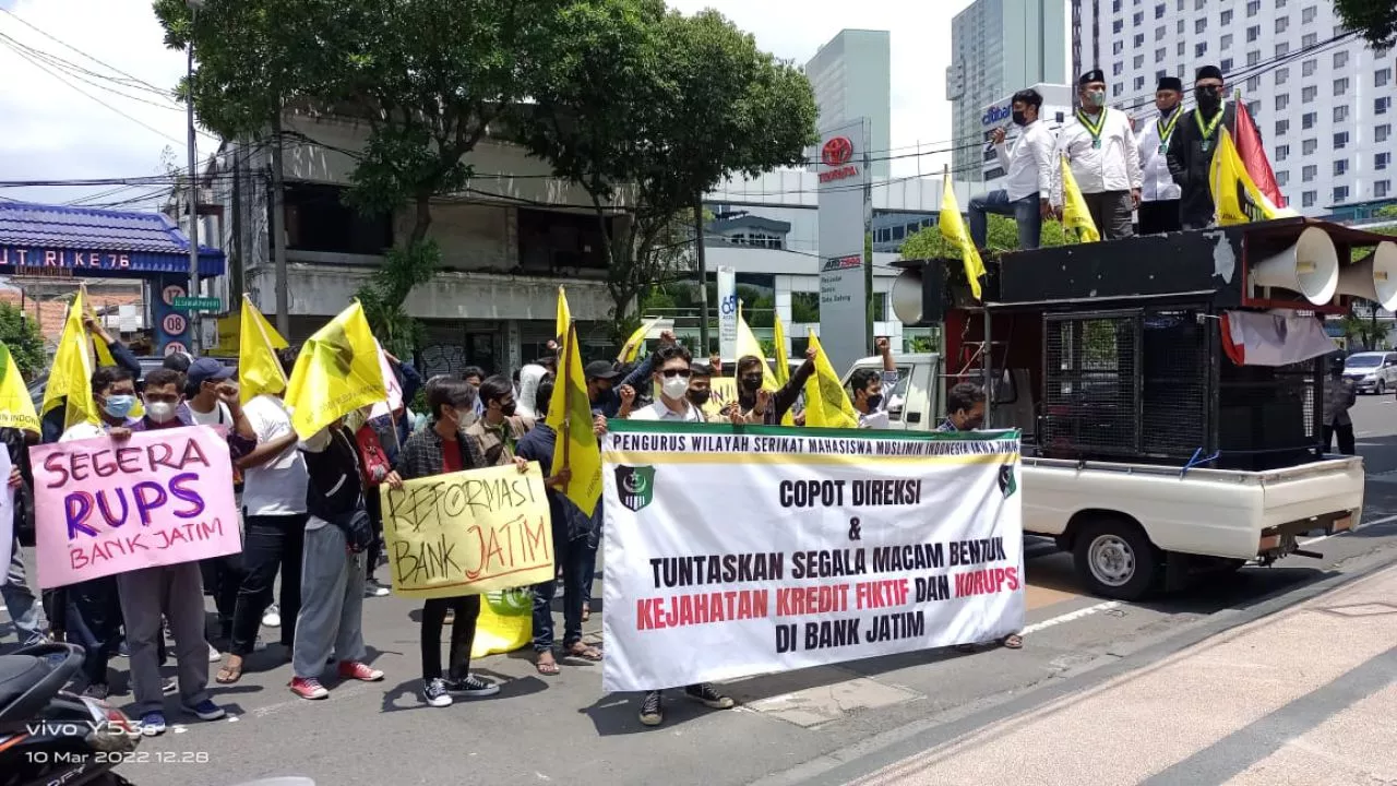 Karut-marut Internal & Kasus Tak Terselesaikan, Bank Jatim Diganjar Rapor Merah