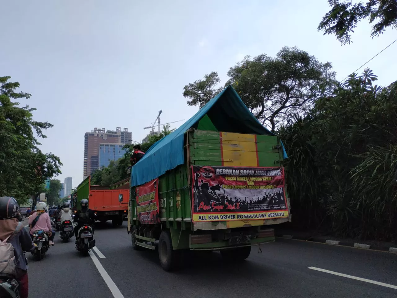 Tuntut Revisi ODOL, Ratusan Sopir Truk Kembali Gelar Aksi di Surabaya