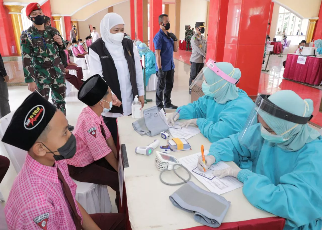 Peringatan Hari Perawat, Gubernur Khofifah: Terima Kasih Atas Pelayanannya