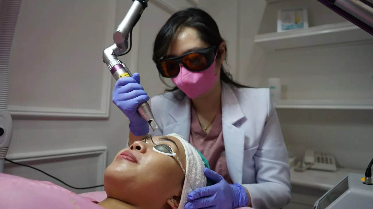 Sinar Laser ini Bisa Bikin Wajah Lebih Glowing