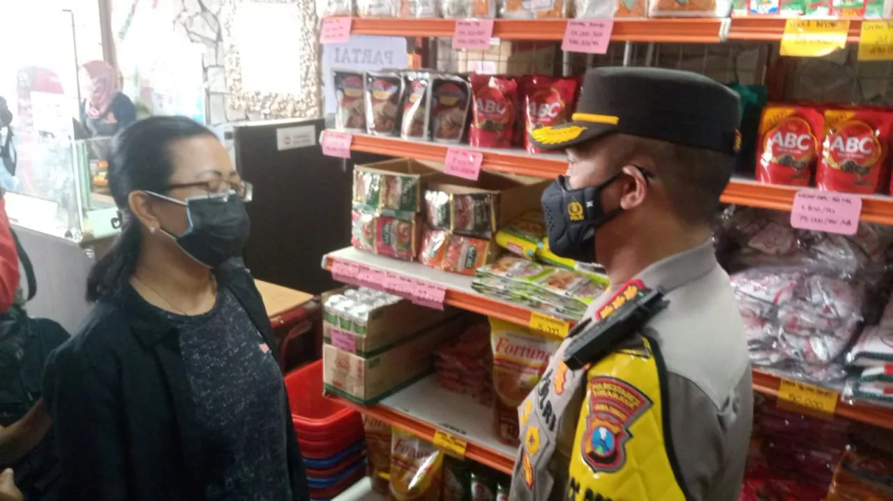 Kapolrestabes Surabaya Sidak Minyak Goreng di Pasar Tembok, Ini Temuannya