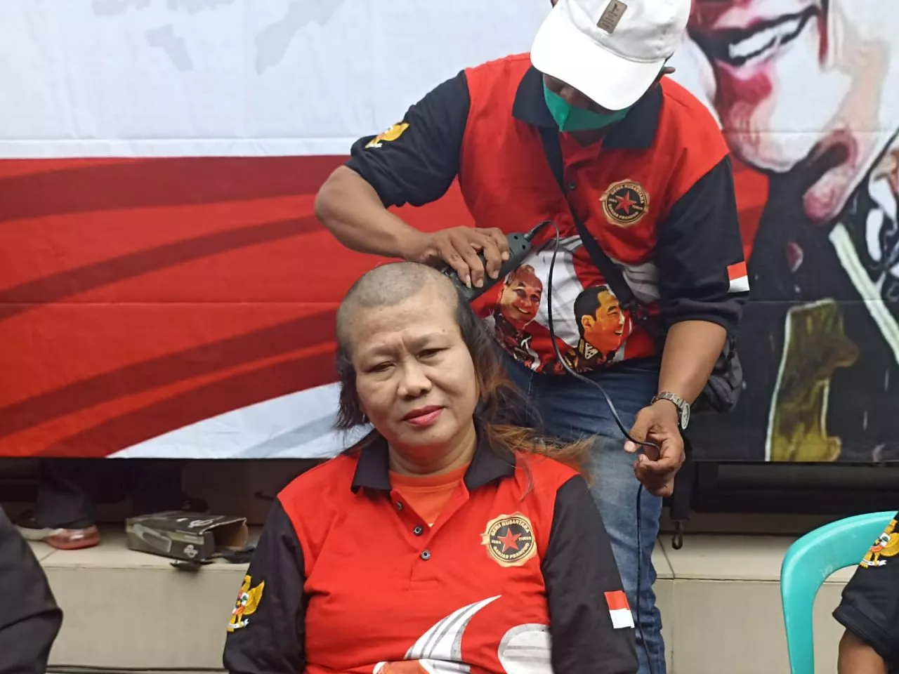 Usulkan Ganjar Jadi Capres ke Megawati, Relawan Wanita di Surabaya Cukur Gundul