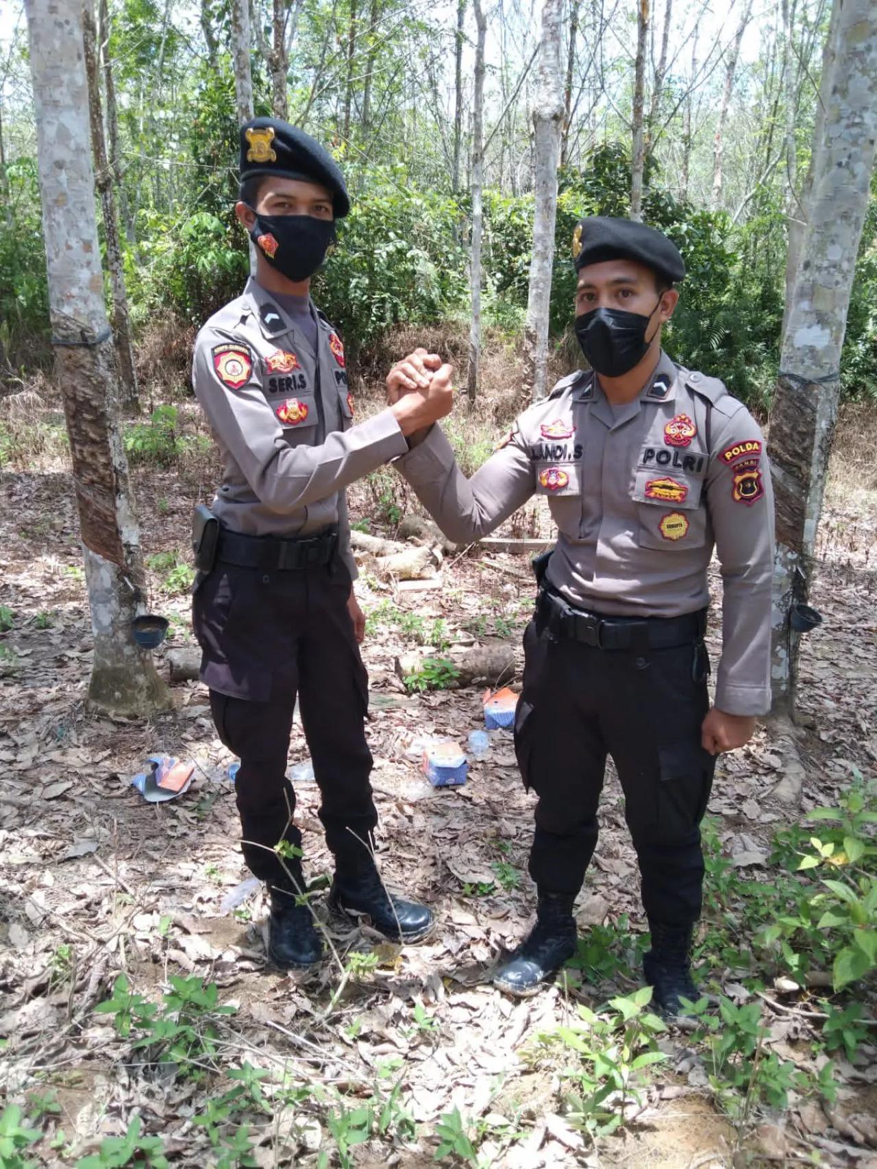 Cerita Dua Anak Rimba yang Sukses Jadi Anggota Polisi