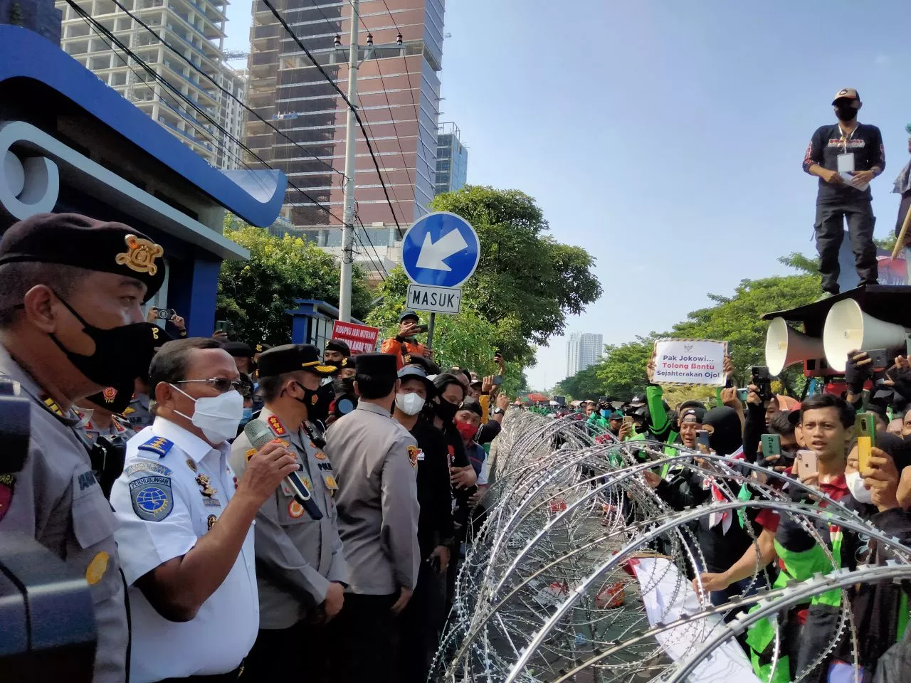 Titik Terang, Kemenhub Tanggapi Tuntutan Demo Driver Ojek Online di Surabaya