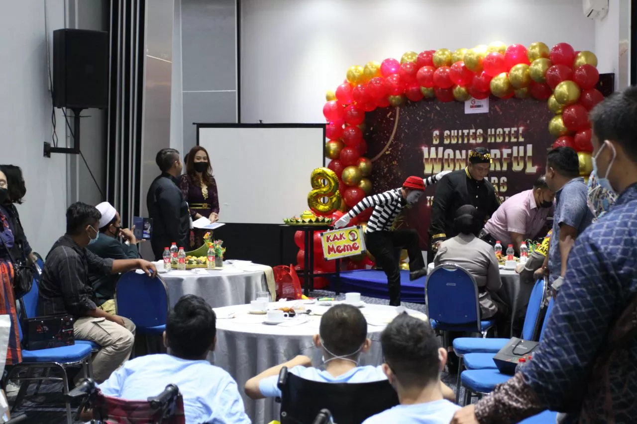 G Suites Hotel Surabaya Rayakan HUT ke 8 Bersama Penyandang Disabilitas & Kanker