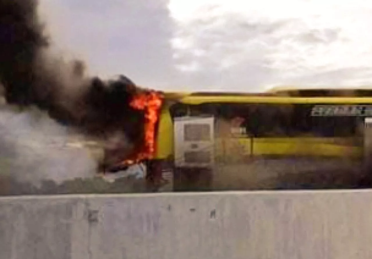 Bus Wisata Terbakar di Tol Pandaan, 48 Penumpang Selamat