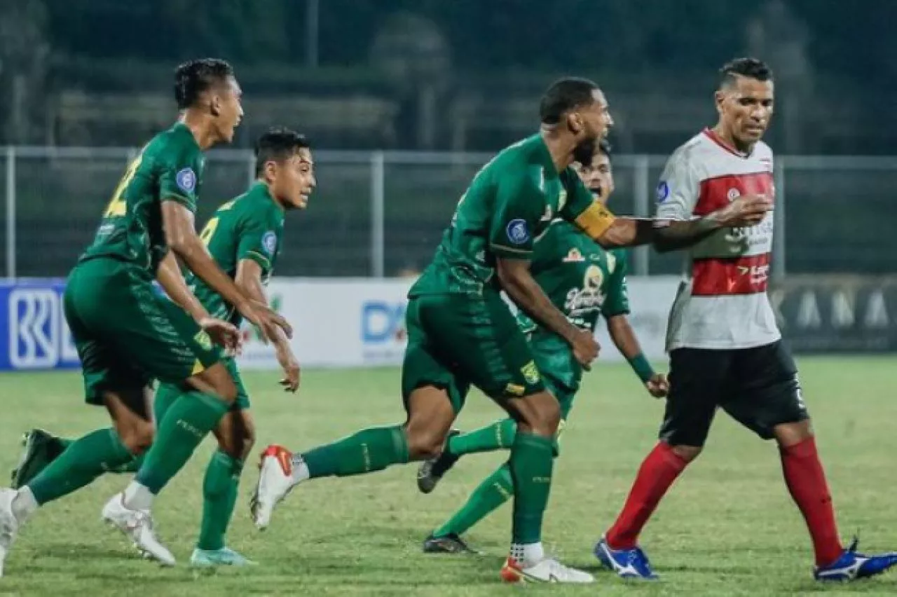 Kemenangan Persebaya Vs Madura United dan Kontroversi Wasit