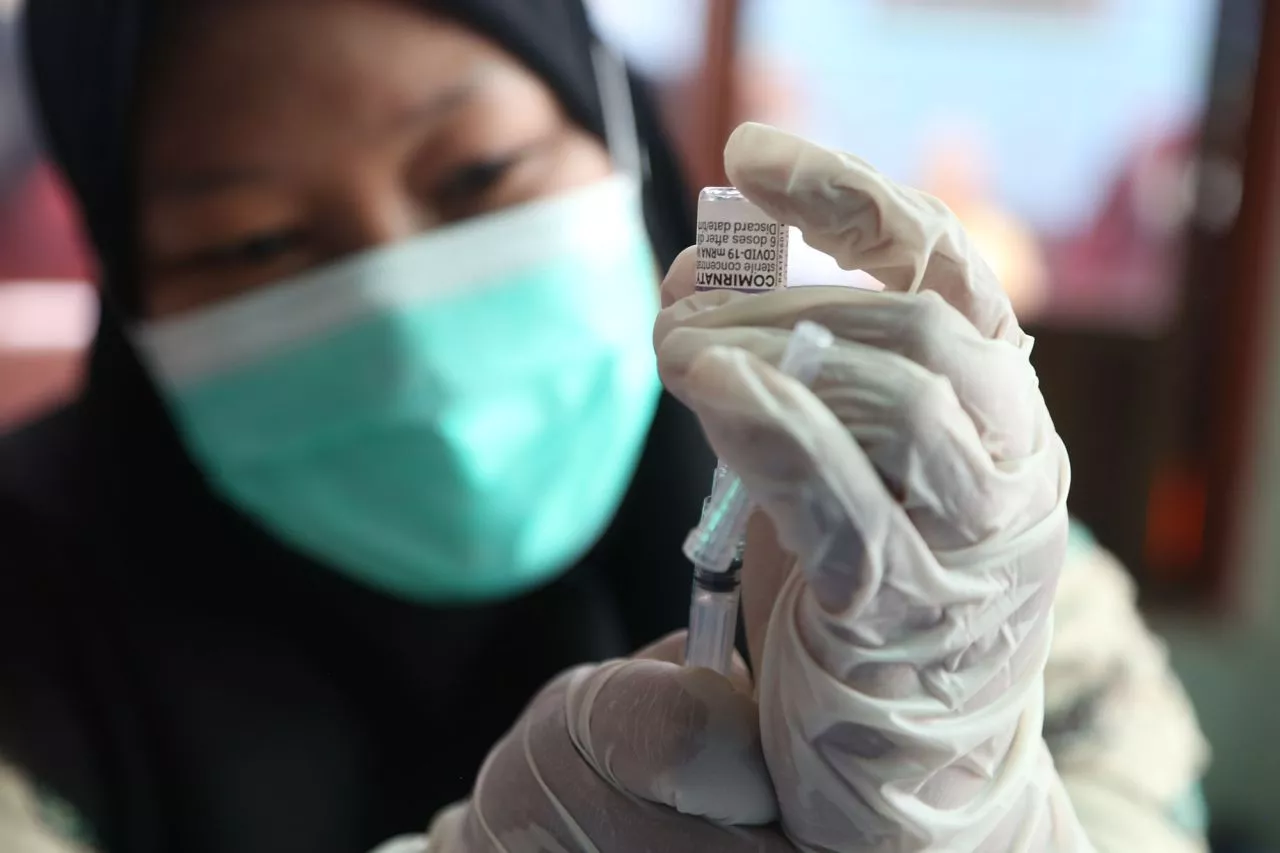 Vaksin Booster di Surabaya Terbatas, Pemkot Tunggu Kiriman dari Pusat