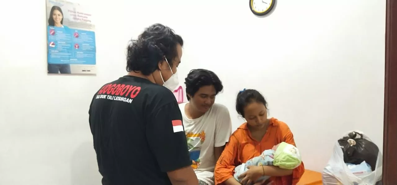 Warga Surabaya Urunan Tebus Bayi yang Ditahan Akibat Tak Mampu Bayar Persalinan