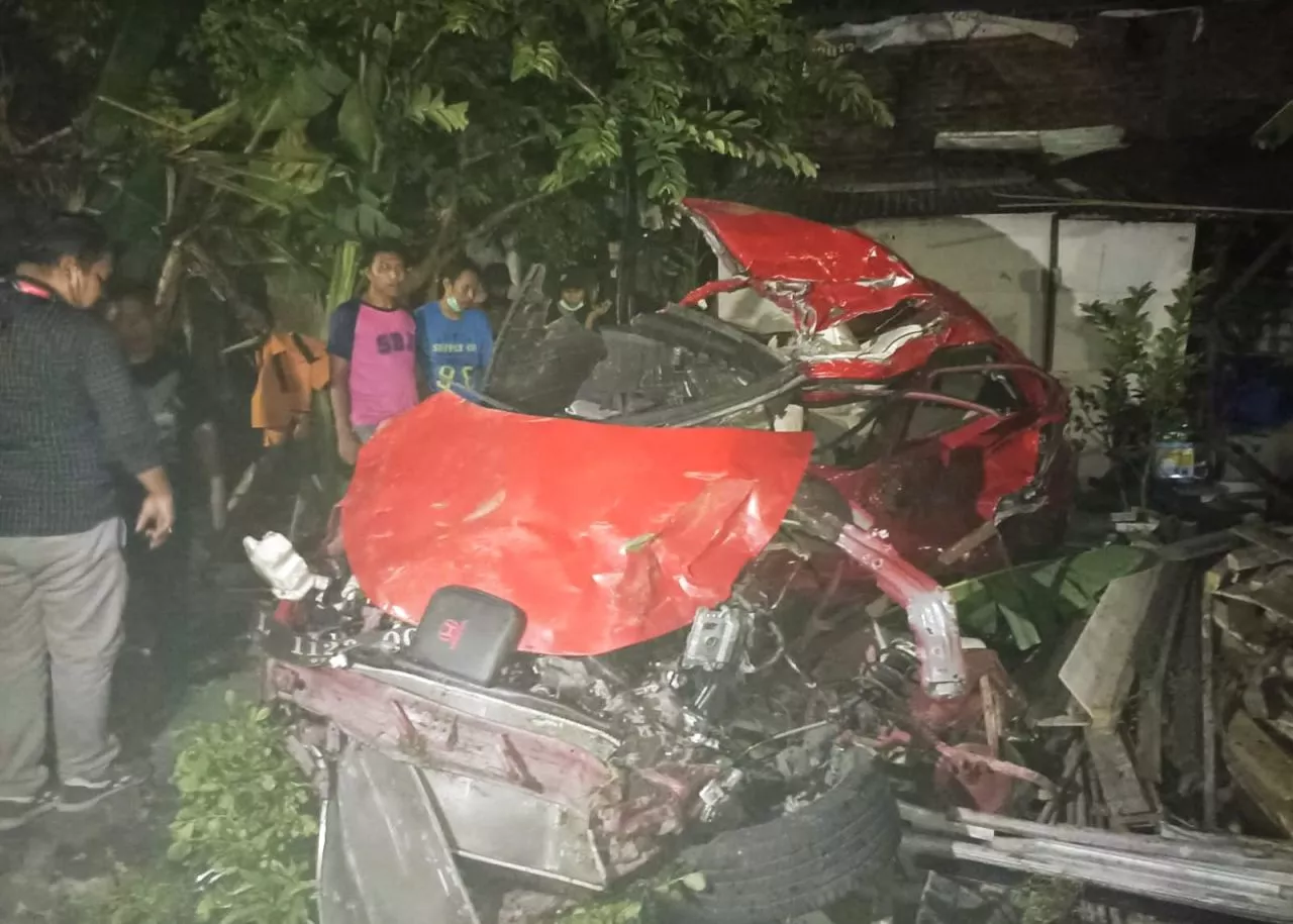 Kecelakaan Kereta Api di Surabaya, Mobil Tersambar KA Sancaka, 3 Orang Tewas