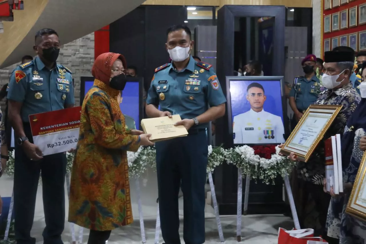 Santuni Keluarga, Mensos Sebut Prajurit yang Gugur di Papua Pembela Ibu Pertiwi