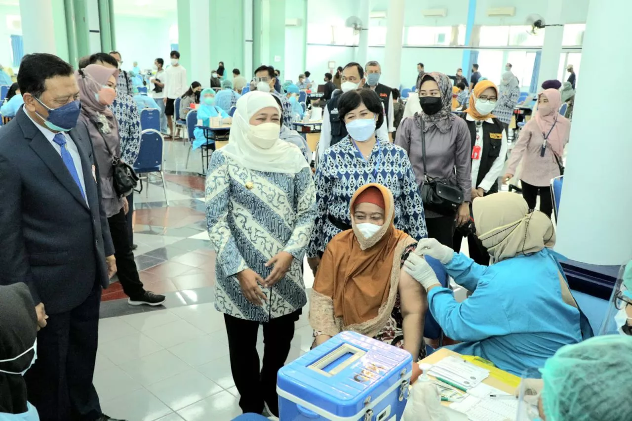 Gubernur Khofifah Ajak Masyarakat Jawa Timur Vaksin Bosster Sebelum Mudik