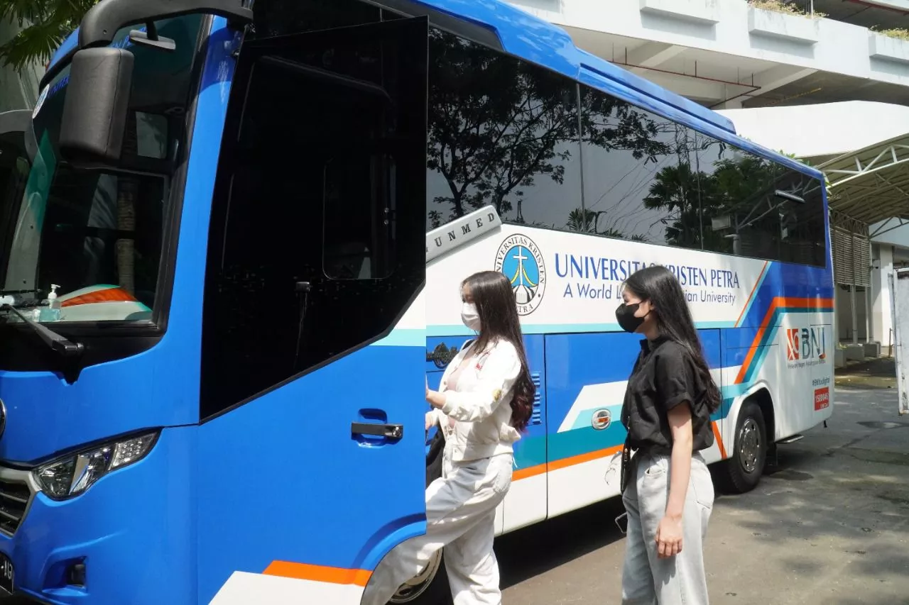 Layani Rute Barat-Selatan, UK Petra Sediakan Bus untuk Mahasiswa