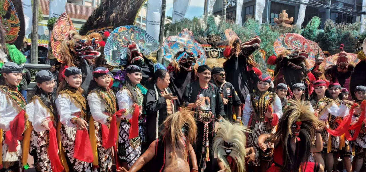 Puluhan Seniman Reog Demo di DPRD Jatim, Ini Tuntutannya