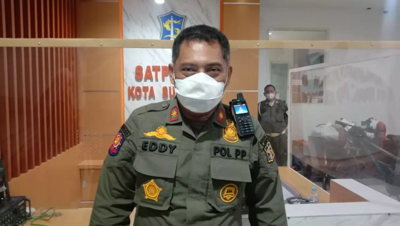Cegah Tawuran, Satpol PP Surabaya Gelar Patroli Sambil Bagi-bagi Sahur Gratis