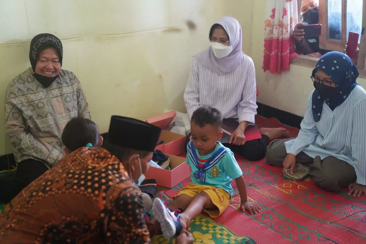 Cerita Mensos Risma Temui Dua Keluarga Korban Bunuh Diri di Sragen Jawa Tengah