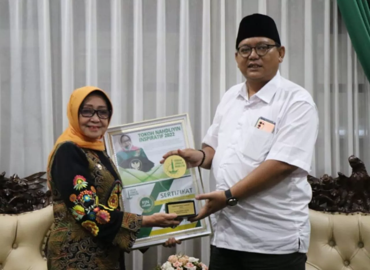 Enerjik dan Produktif, Bupati Jombang Diganjar Penghargaan Tokoh Inspiratif 2022