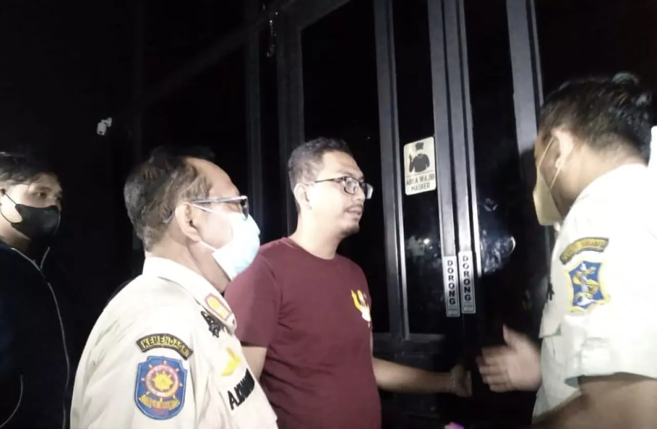 Tiga Outlet Holywings Surabaya Disegel, Seluruh Karyawan Dirumahkan Sementara