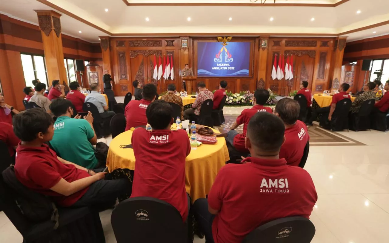 Seminar Nasional Jatim Digital Day, Menteri Teten Masduki Apresiasi AMSI