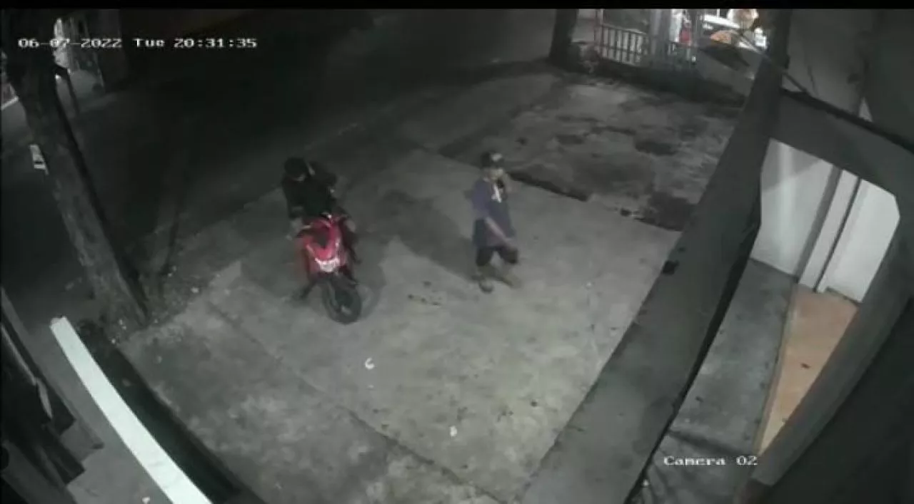 Ini Rekaman CCTV Diduga Pelaku Pencurian Motor di Kantor Media Online