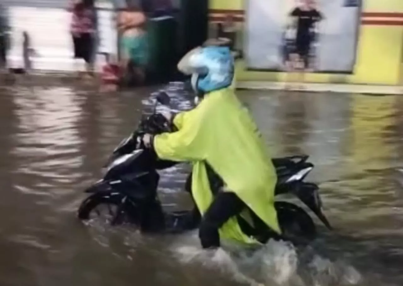 Diguyur Hujan Deras, Surabaya Selatan Dikepung Banjir