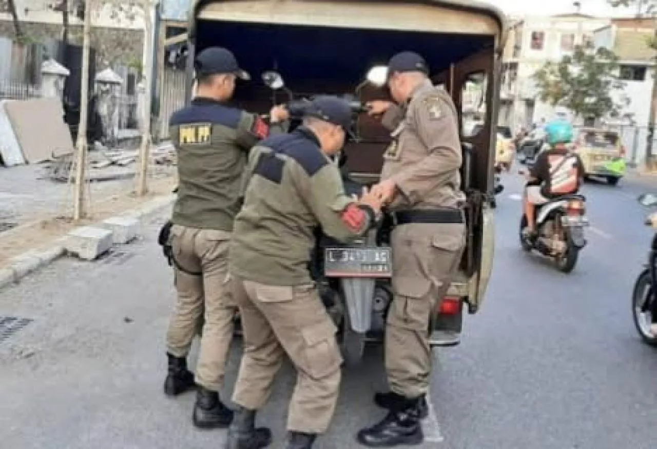 Oknum Pejabat Satpol PP Surabaya Diduga Menjual Barang-barang Hasil Penertiban