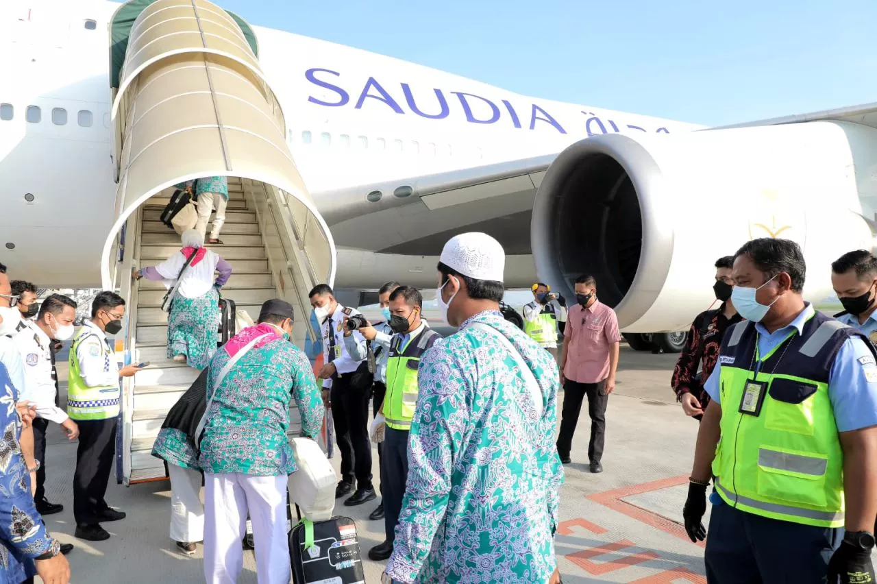 Kloter Pertama Calon Jemaah Haji Jawa Timur Diberangkatkan ke Tanah Suci
