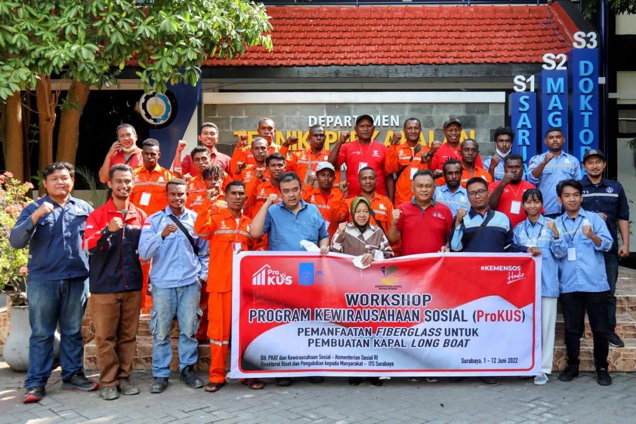 Gandeng ITS, Mensos Risma Gelar Workshop Pembuatan Kapal untuk Pemuda Papua