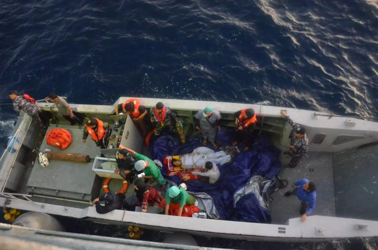 Dramatis! TNI AL Evakuasi Ibu Melahirkan dari Pulau Kangean, Begini Kisahnya