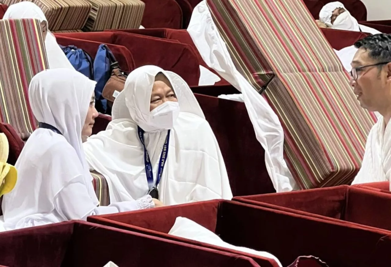 Bertemu Ridwan Kamil dan Istri di Mekah, Mensos Risma Beri Dukungan Moril