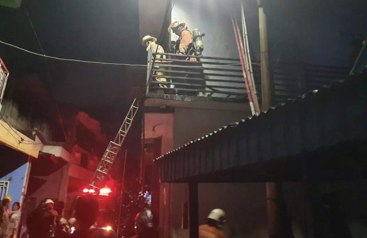 Rumah di Asem Jajar Surabaya Terbakar, Satu Orang Dilarikan ke Rumah Sakit