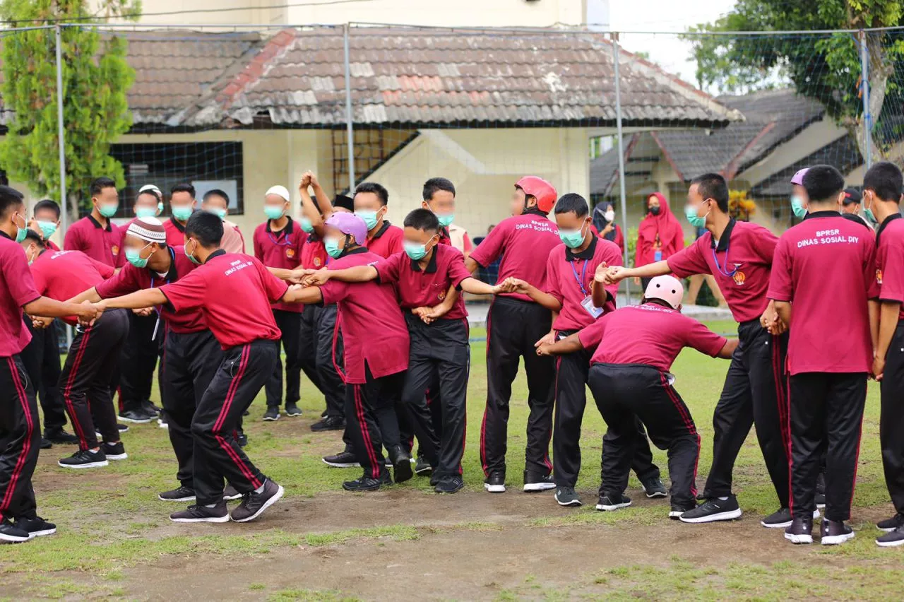 Cara Mensos Risma Atasi Klitih Yogyakarta: Rangkul Remaja dengan Kegiatan Seru