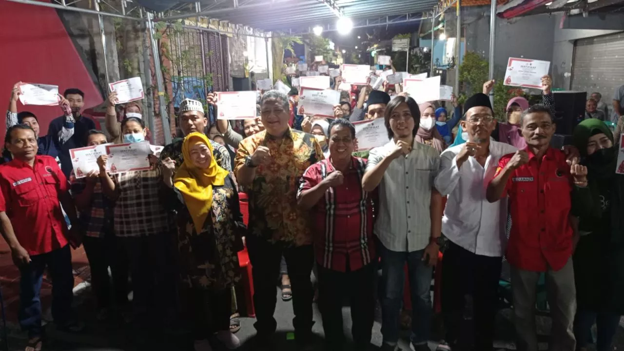 Bukti Peduli Pendidikan, Puti Guntur Soekarno Salurkan Beasiswa ke Warga