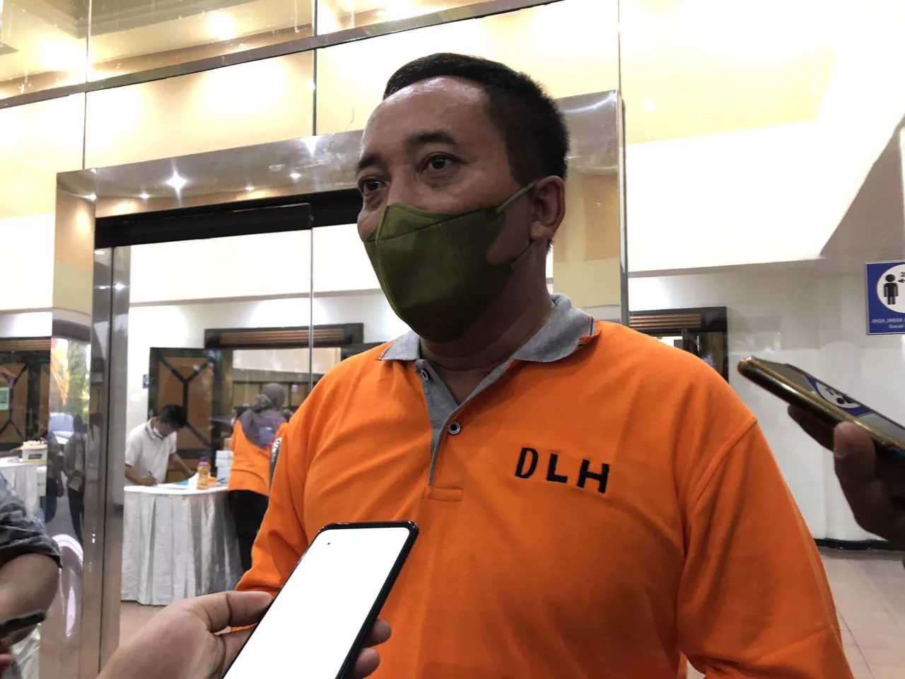 Tecatat 50 Outlet di Surabaya Langgar Perwali Penggunaan Kantong Plastik