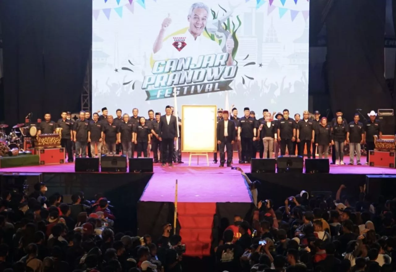 Ribuan Penonton Padati Ganjar Pranowo Festival 2022 di Kenpark Surabaya