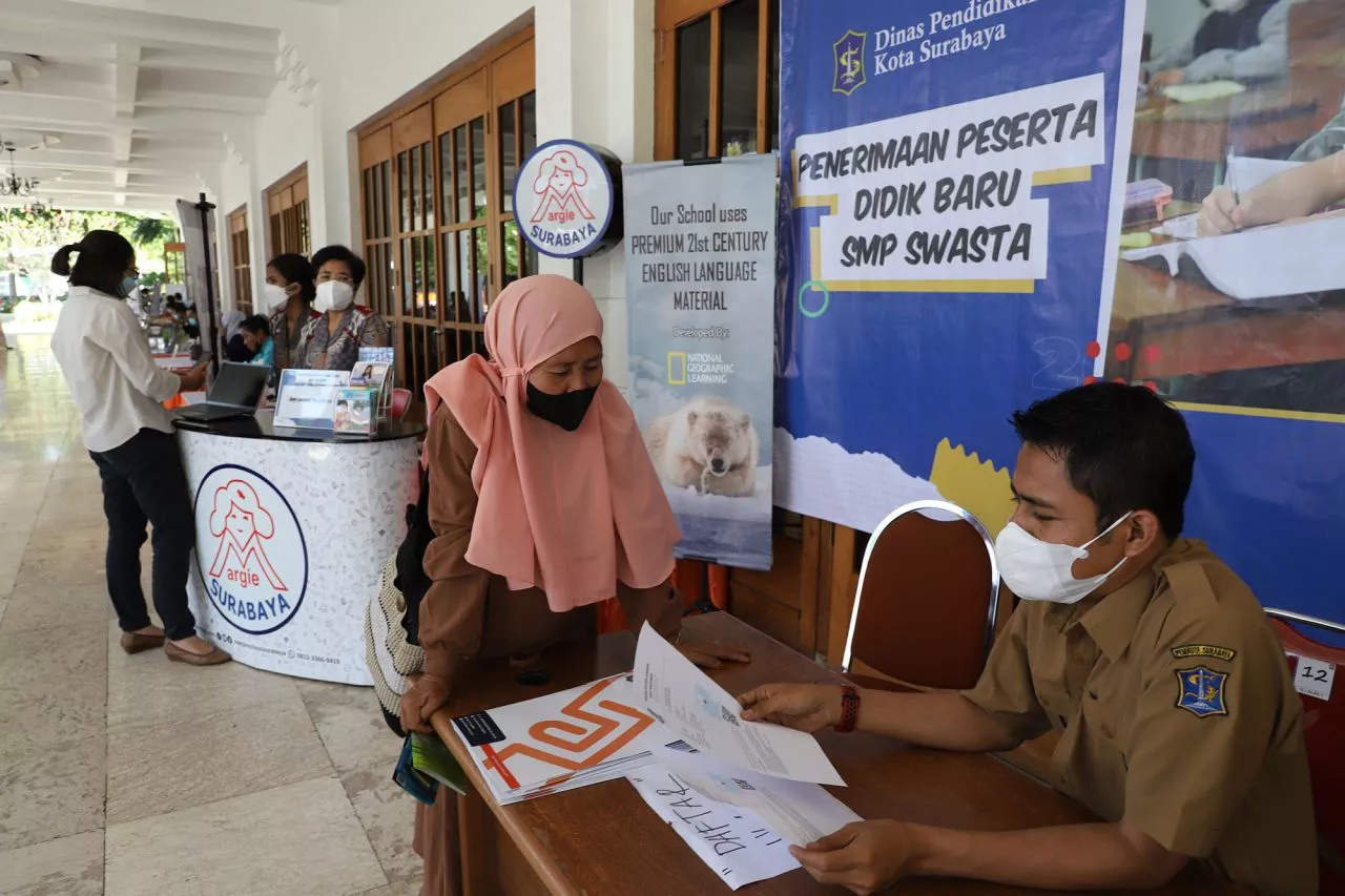 Pemkot Surabaya Buka Pendaftaran SMP Swasta Offline di Balai Pemuda, Serbu!