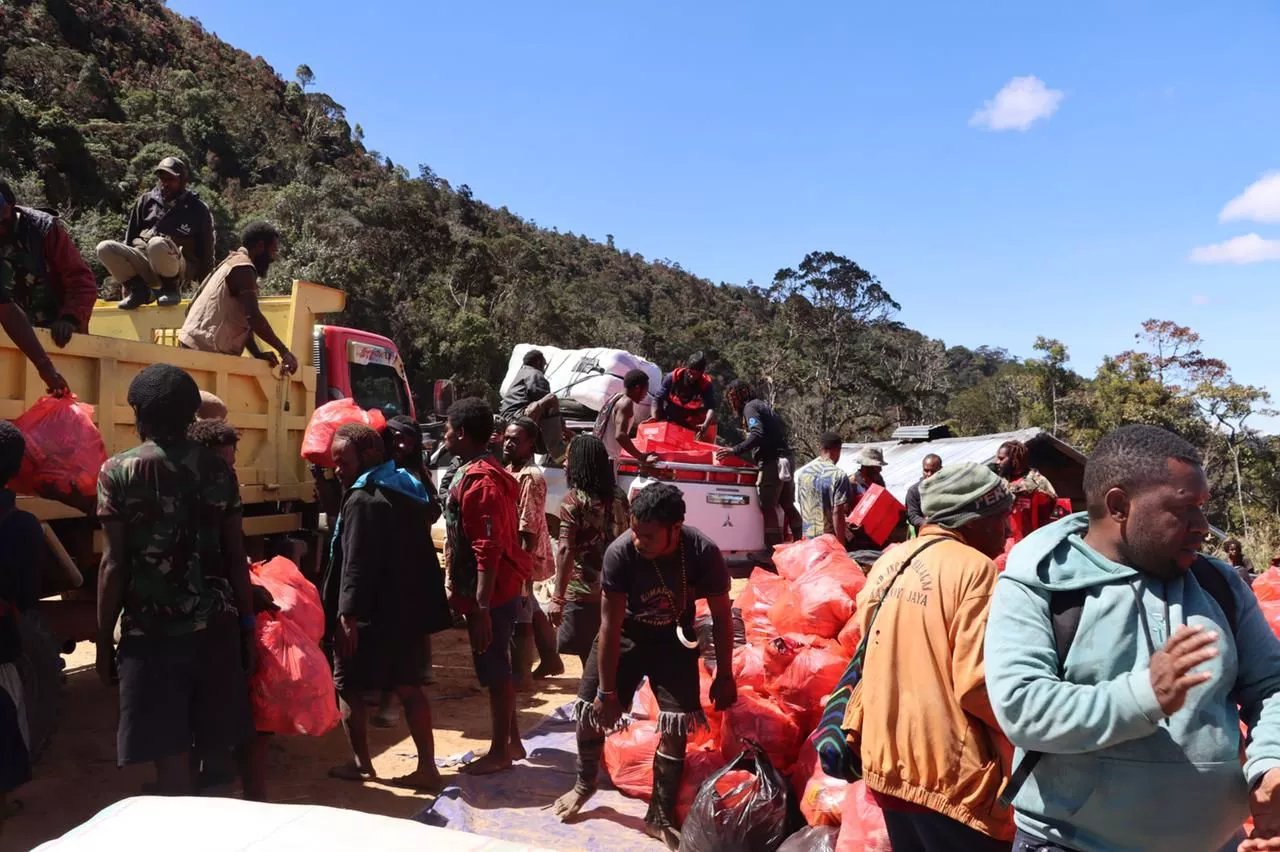 Perjalanan Panjang Bantuan Kemensos Menuju ke Distrik Kuyawage Papua