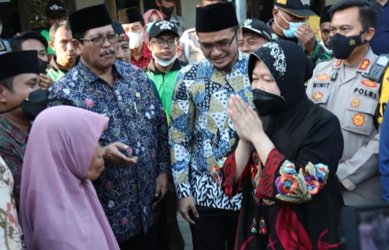 Blusukan di Madura, Mensos Risma Renovasi Rumah Lansia dengan 4 Anak Disabilitas