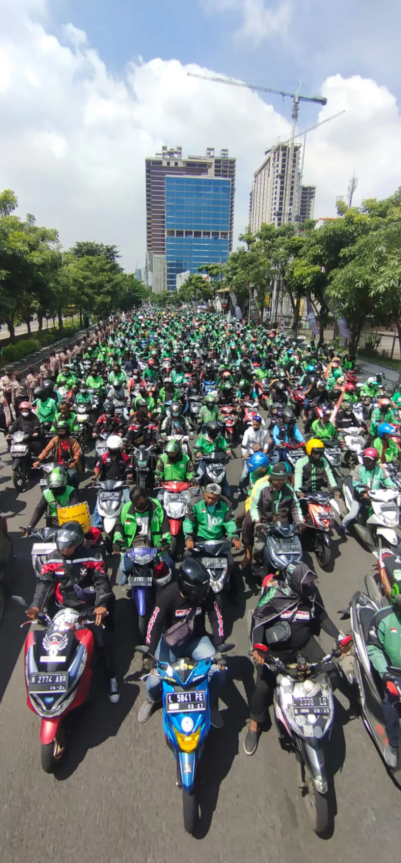 Kecewa Batalnya Kenaikan Tarif, Driver Ojek Online Jatim Berencana Gelar Demo
