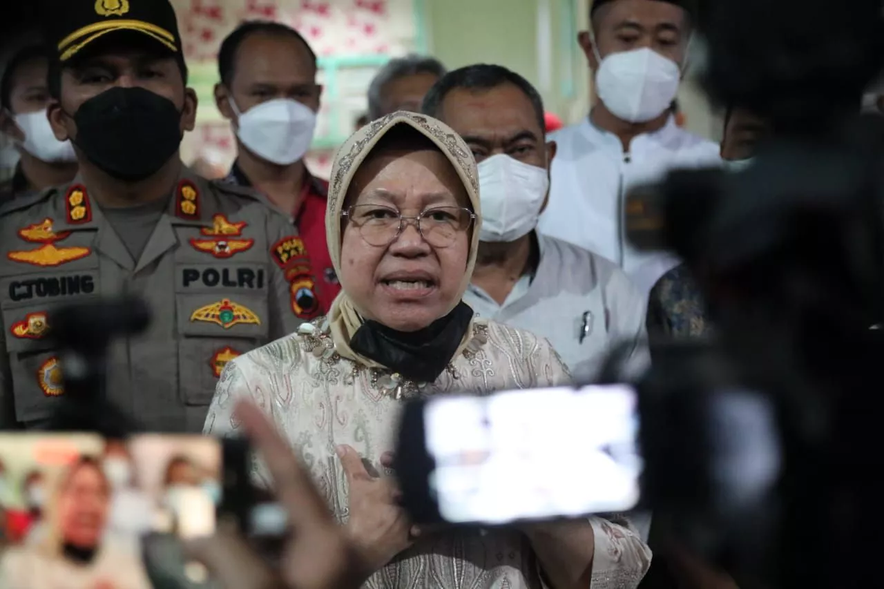 Mensos Risma Tempuh 5 Jam Perjalanan Jenguk Korban Kekerasan Seksual di Pati