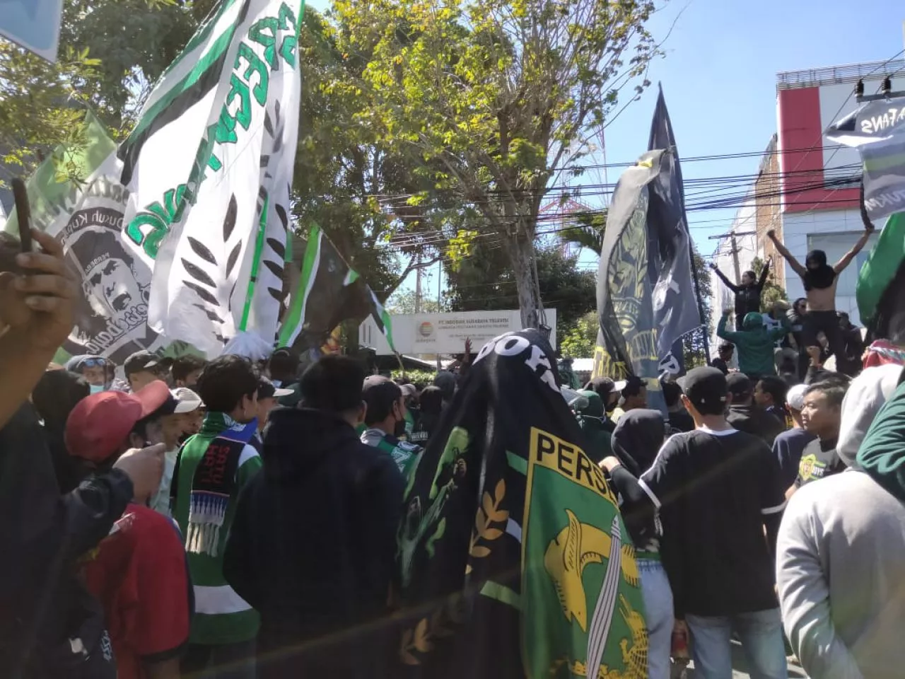 Aksi Demo Bonek Tuntut Jadwal Pertandingan Liga 1 Tidak Digelar Malam Hari