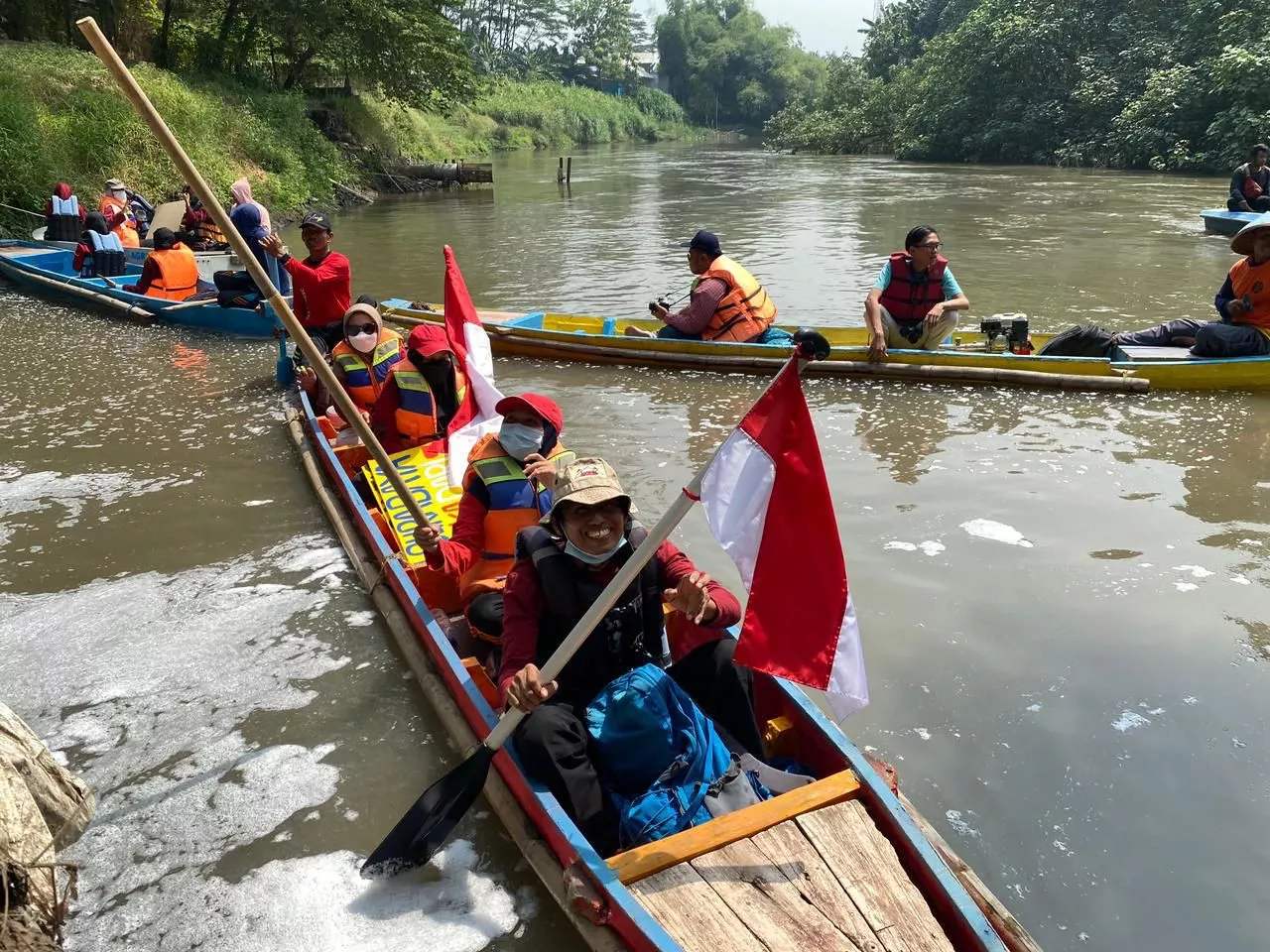 Gelar Susur Sungai di Surabaya, Aktivis Lingkungan Temukan 1 Truk Sampah Plastik
