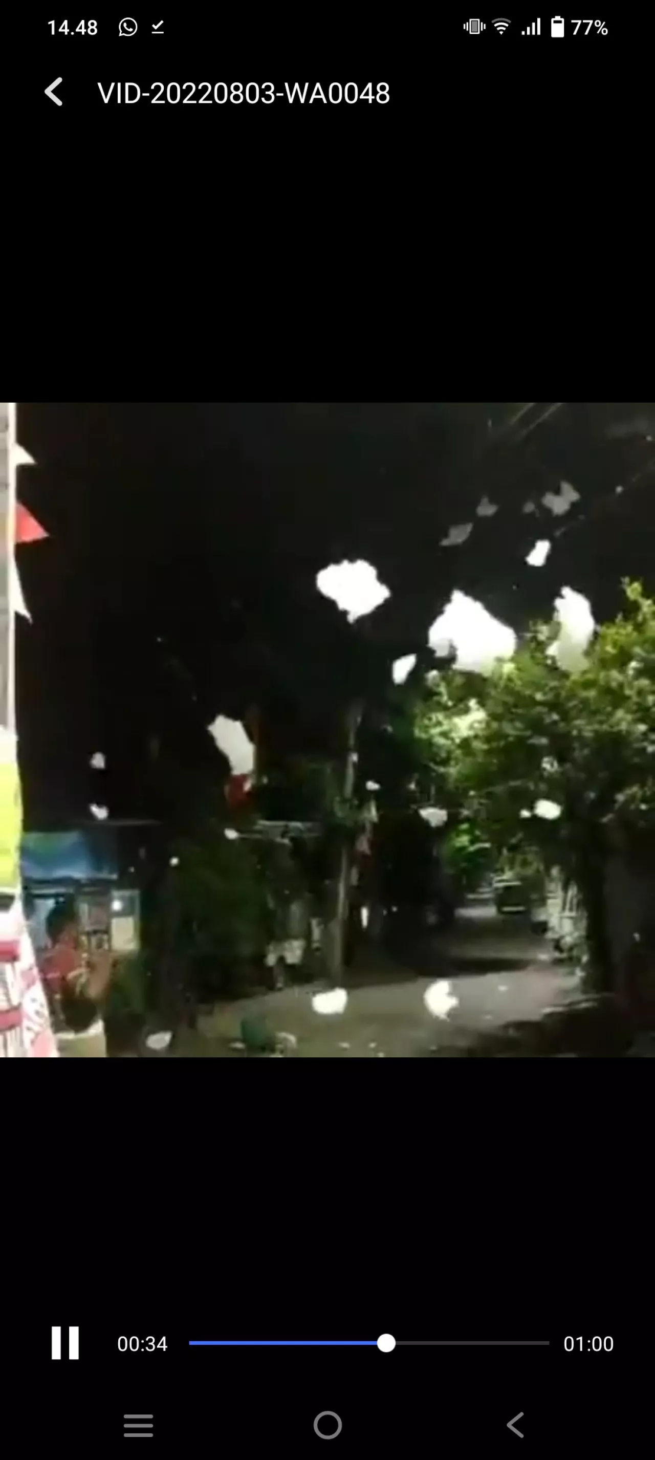 Ngeri! Beredar Video Busa Sungai Kalisari Surabaya Berterbangan ke Rumah Warga