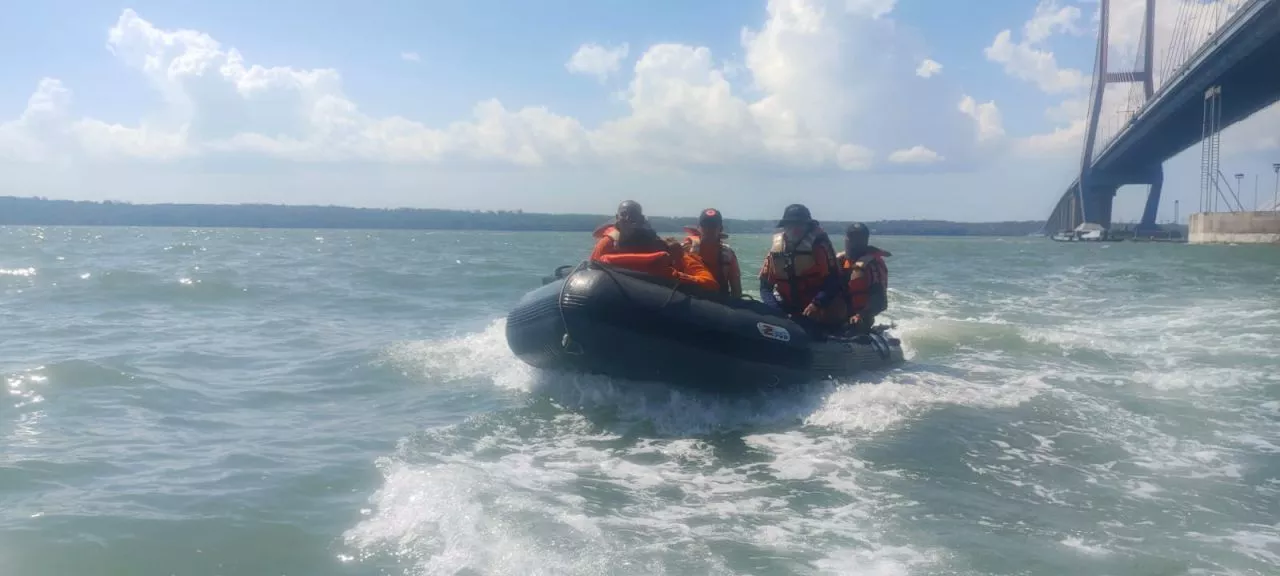Seharian Terombang-ambing di Laut, Nelayan Surabaya Ditemukan Selamat di Madura