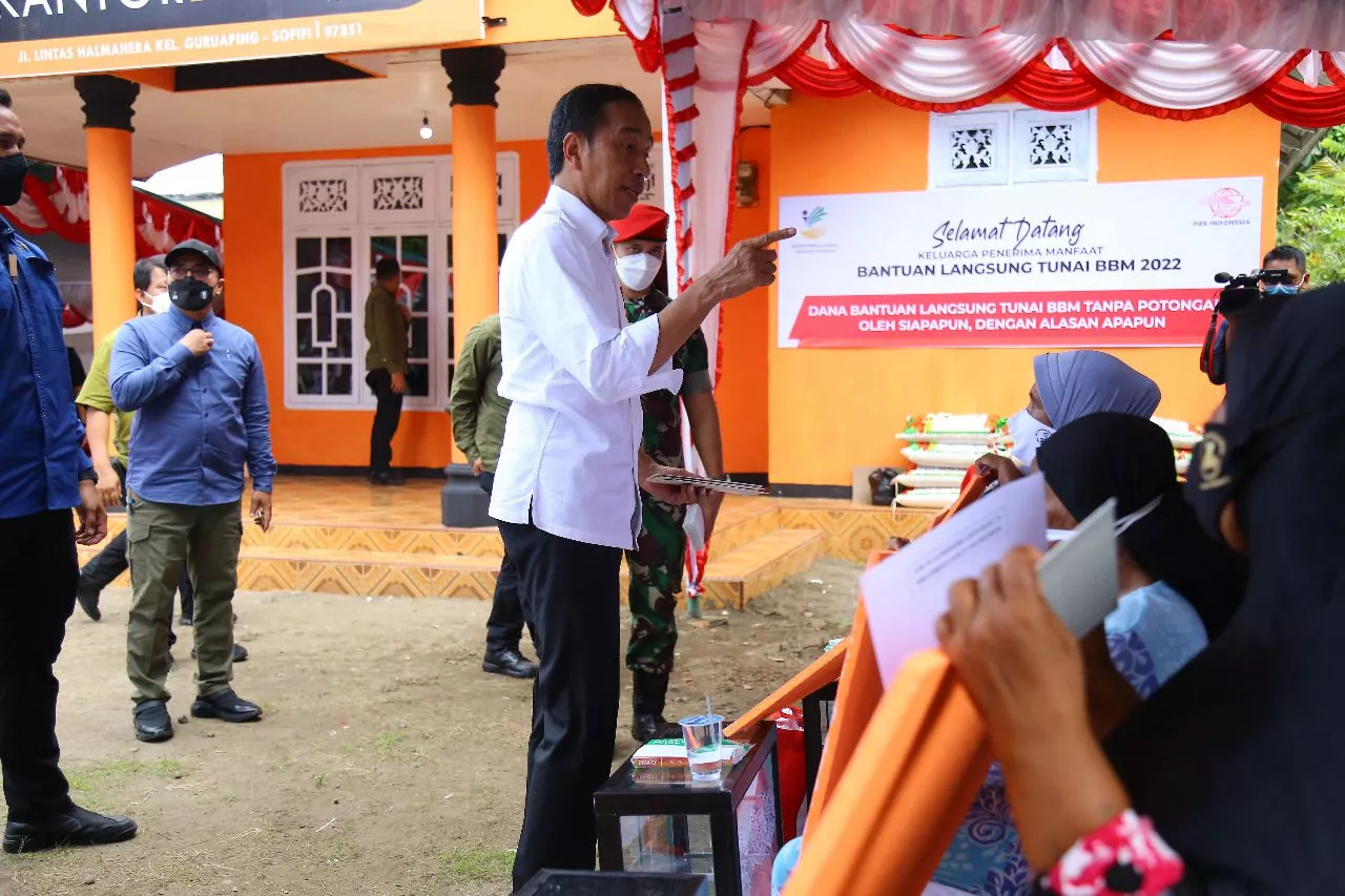 Pastikan Penyaluran BLT BBM Tanpa Kendala, Presiden Jokowi Sambangi Maluku Utara