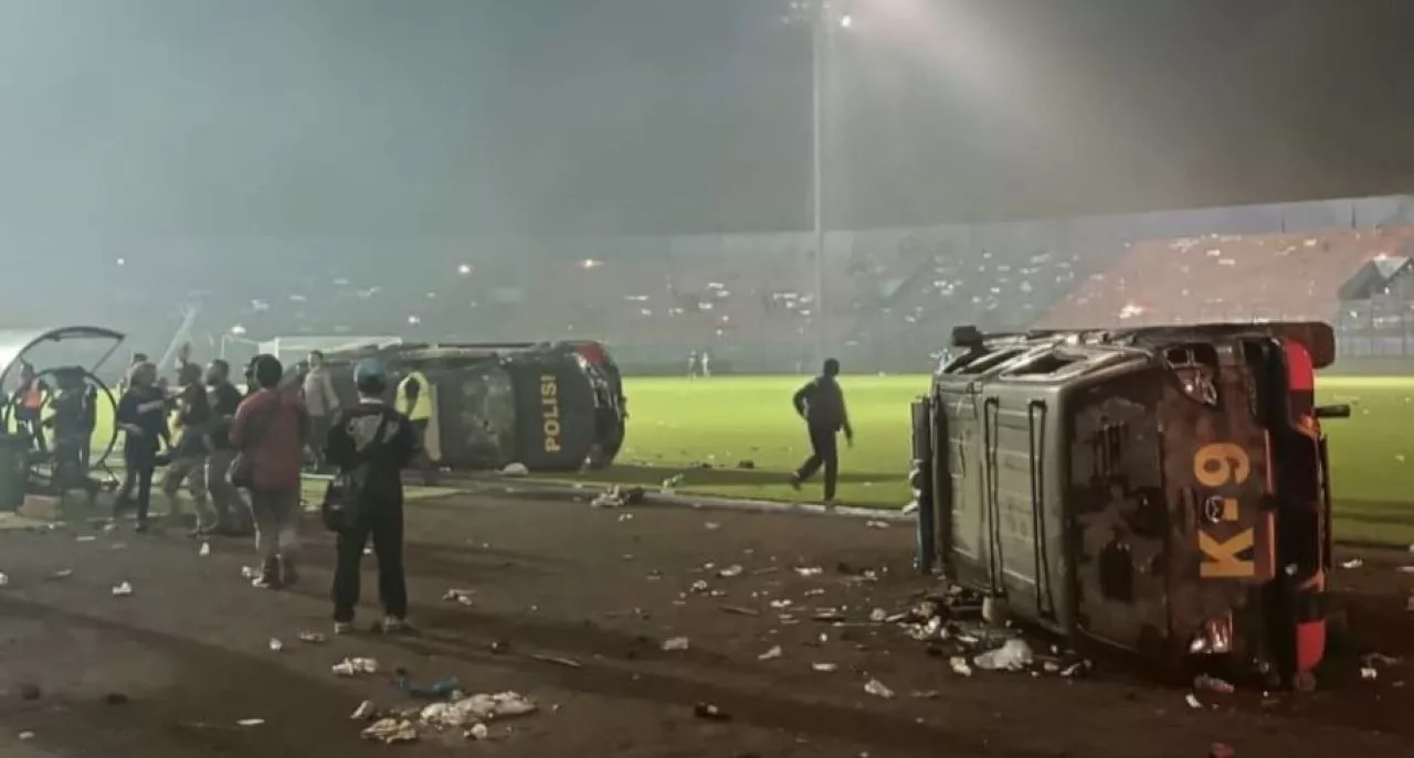 Aremania Ngamuk di Stadion Kanjuruhan, Puluhan Orang Dikabarkan Tewas