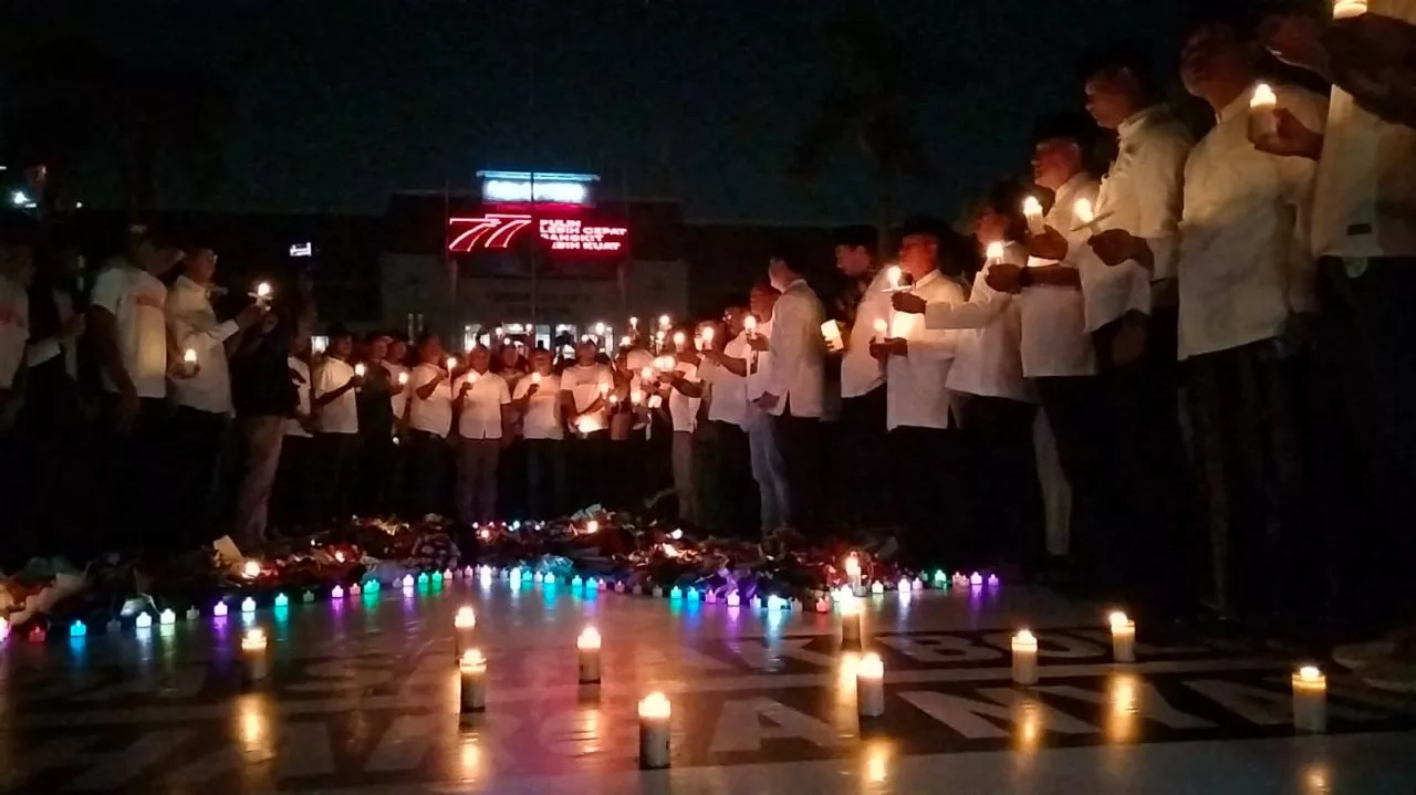 Wali Kota, Bonek dan Warga Surabaya Gelar Doa Bersama untuk Korban Kanjuruhan